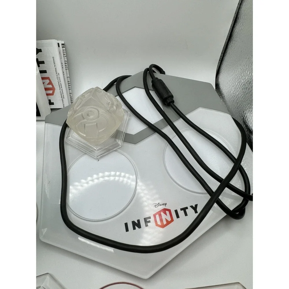 Wii Disney Infinity Game Portal Starter Bundle 4 Figures Power Discs Crystal